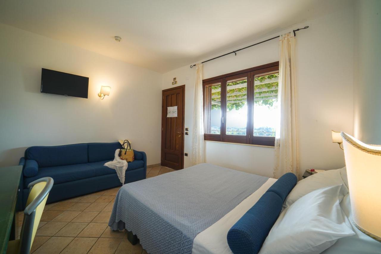 זמברונה Hotel Scoglio Del Leone מראה חיצוני תמונה
