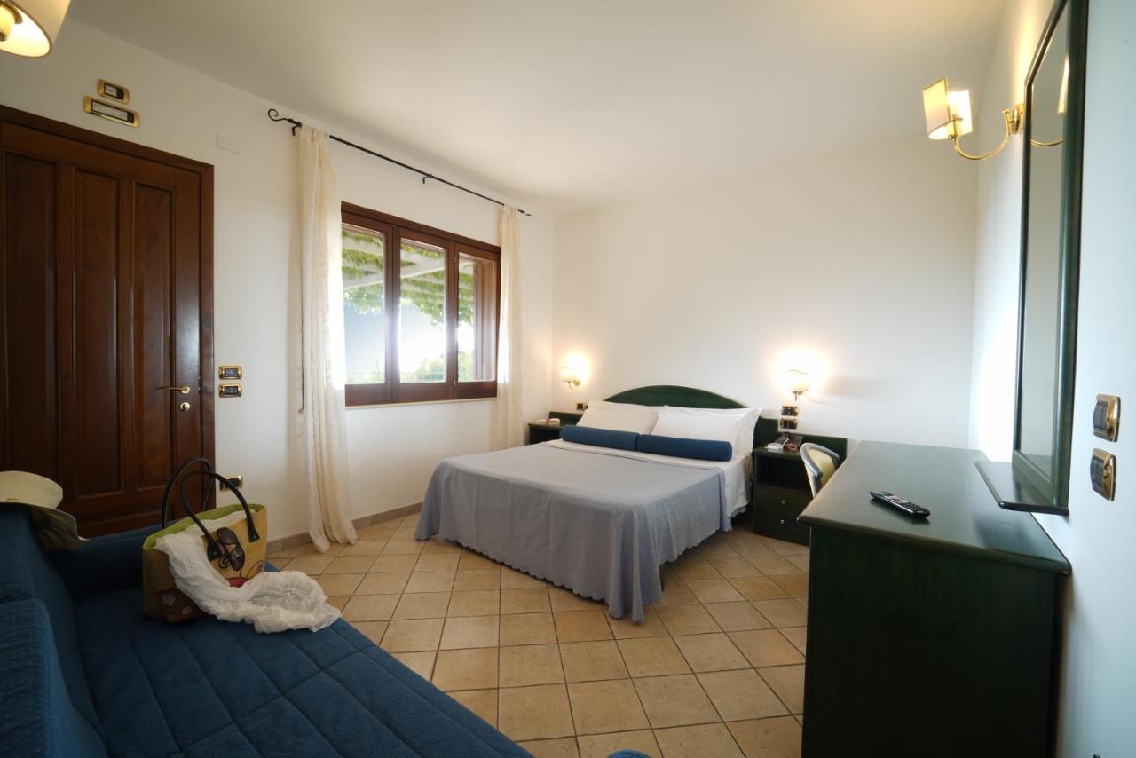 זמברונה Hotel Scoglio Del Leone מראה חיצוני תמונה